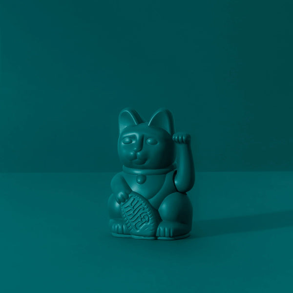 Die Winkekatze Mini in Grün steht für Familie