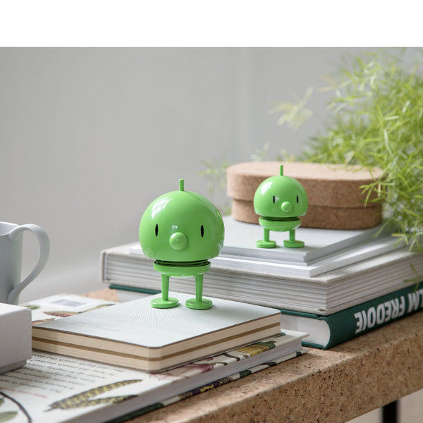 Der Hoptimist in der Größe S: jetzt auch in Grün erhältlich! Die süßen Figuren wackeln, wenn man sie am Kopf berührt. Ein Hingucker!