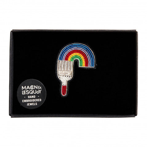 handgestickte Brosche "Pinsel mit Regenbogen"