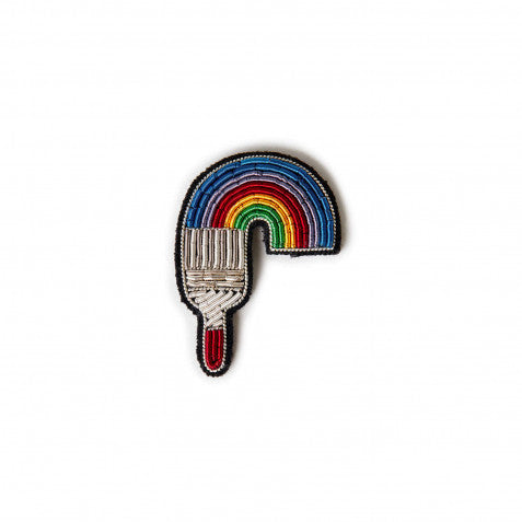 handgestickte Brosche "Pinsel mit Regenbogen"