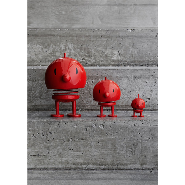 Der Hoptimist in der Größe S: jetzt auch in Rot erhältlich! Die süßen Figuren wackeln, wenn man sie am Kopf berührt. Ein Hingucker!