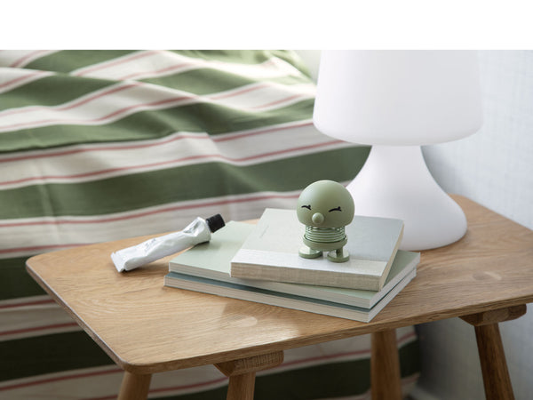 Der süße kleine Hoptimist in der Farbe olive, soft bimble