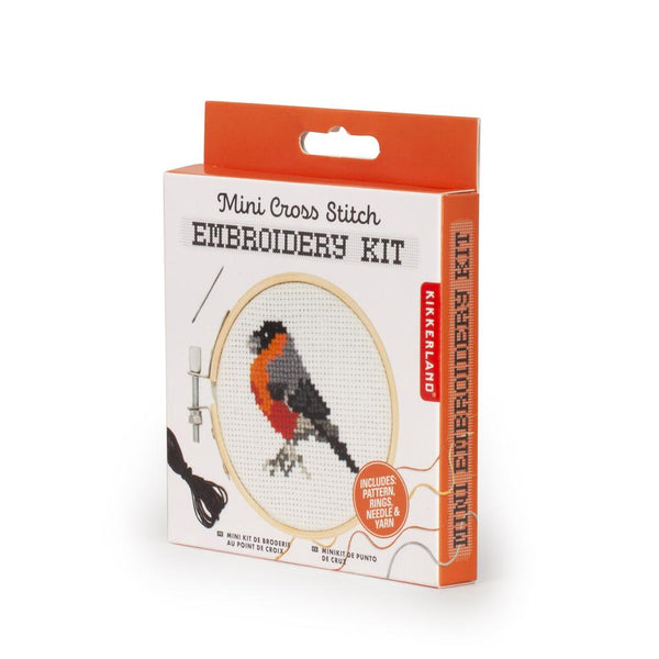 Verpackung des Sticksets, mit Vogelmotiv zum Sticken