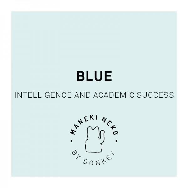 Blaue  Winkekatze steht für Intelligenz und akademischen Erfolg